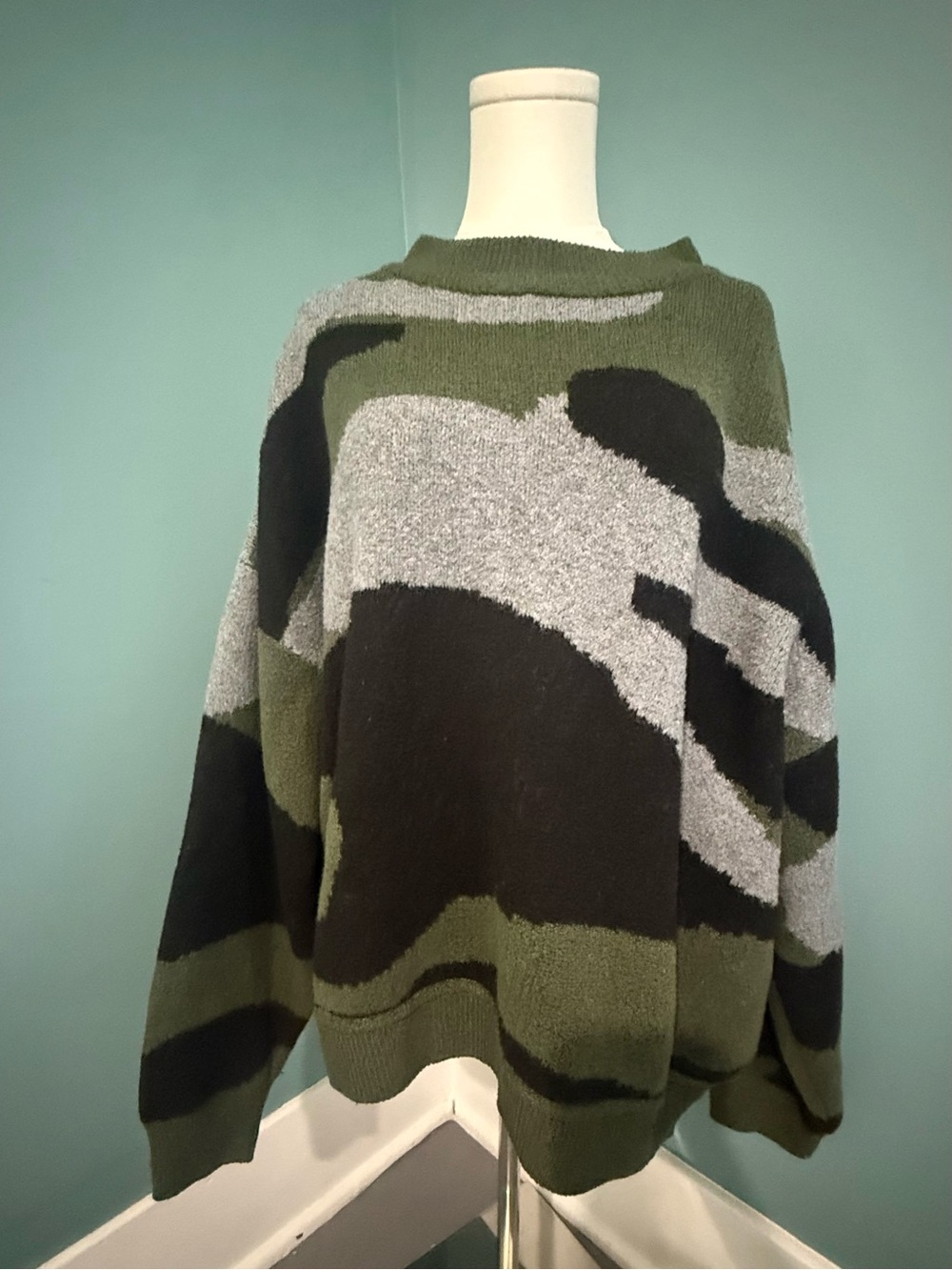 Terra & Sky 2X Green Gray Black Camo Soft Knit Sweater